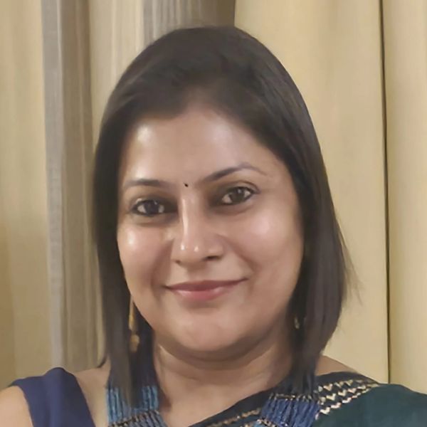 Radhika headshot