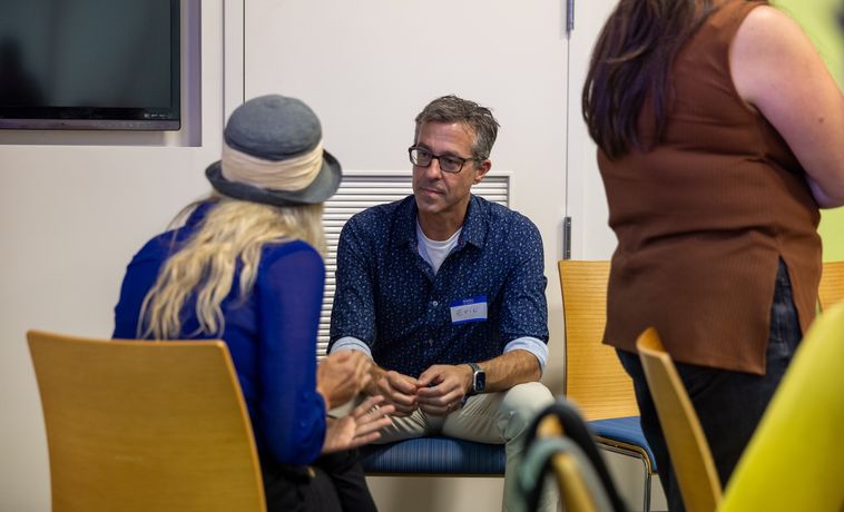 Eric Gordon, seated, speaks to a MISI fellow.